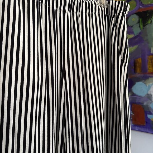 Express Culottes Crop Wide Leg Pants Oversized Pull On Black White Striped L - Picture 2 of 5